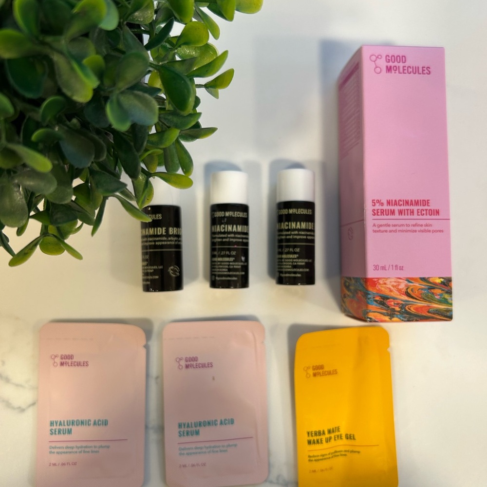 Good Molecules Skincare Bundle - 7 pieces